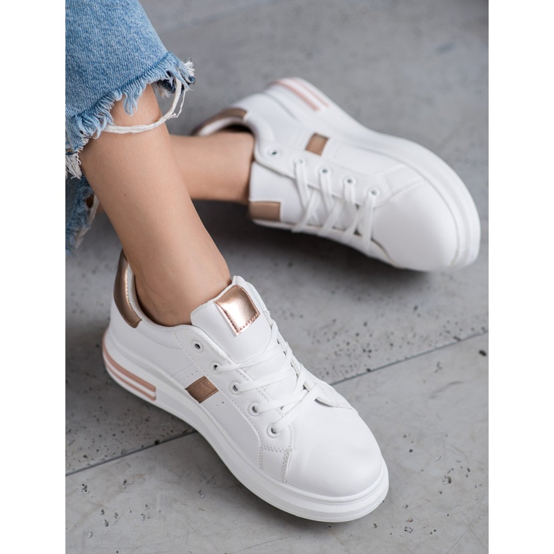 SHELOVET Calzado deportivo con inserciones doradas blanco 1