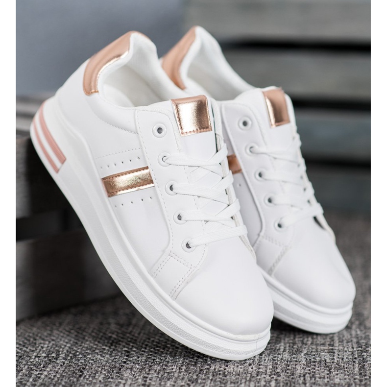 SHELOVET Calzado deportivo con inserciones doradas blanco 2