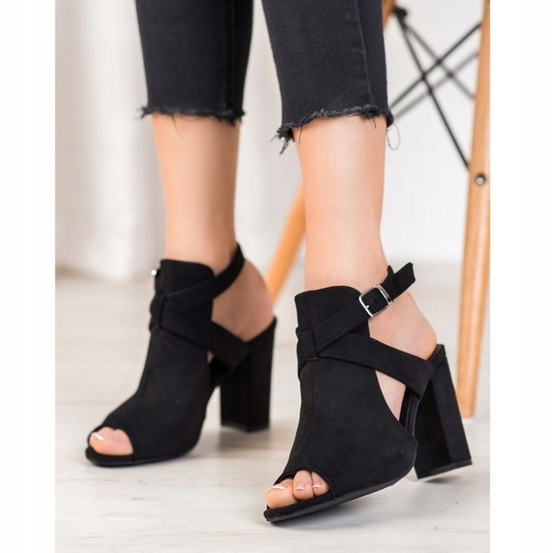 Seastar Sandalias con estilo en un bar negro 1 Seastar Sandalias con estilo en un bar negro 1