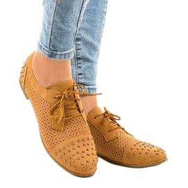 Zapato marrón calado con tachuelas MJ1125 2