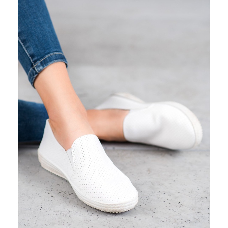 SHELOVET Slipons blancos calados 1