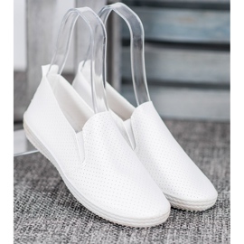 SHELOVET Slipons blancos calados 4