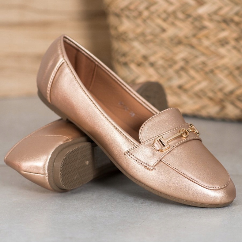 Clowse Calzado de cuero ecológico con estilo dorado 1 Clowse Calzado de cuero ecológico con estilo dorado 1