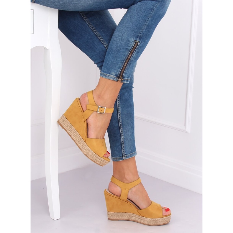 Sandalias con cuña miel 9R195 Amarillo 1