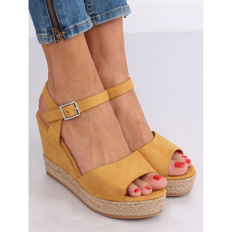 Sandalias con cuña miel 9R195 Amarillo 2