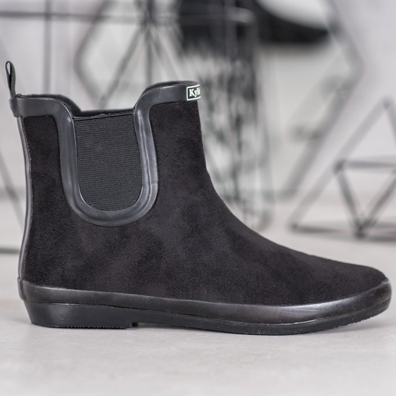 Kylie Chanclos negros 1