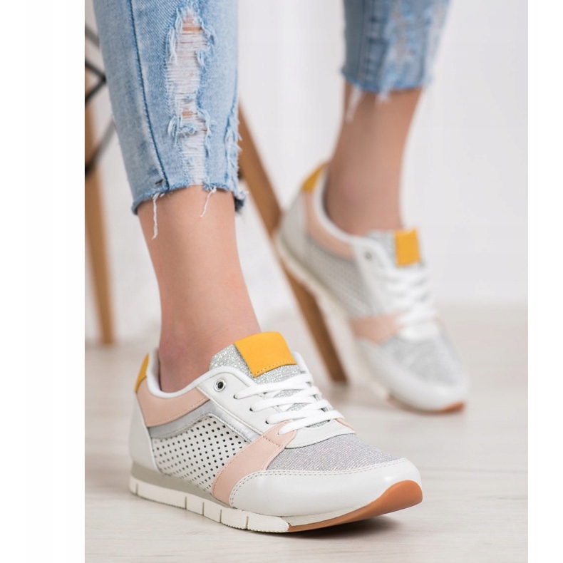 Kylie Calzado deportivo calado blanco 2