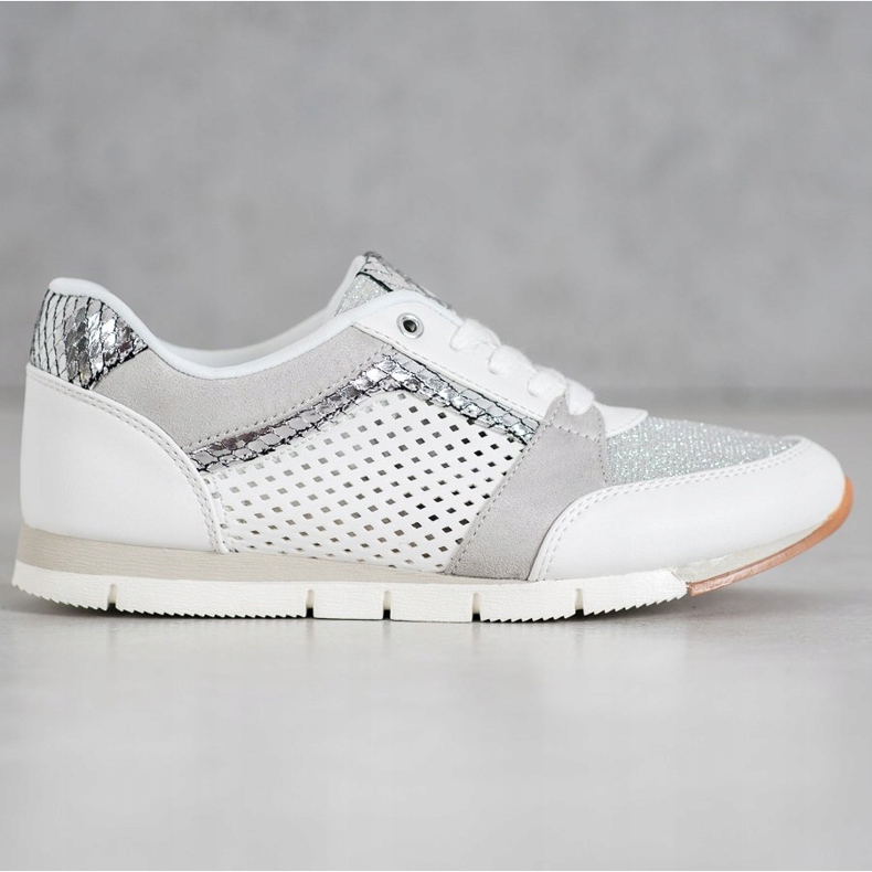 Kylie Calzado deportivo calado blanco 1