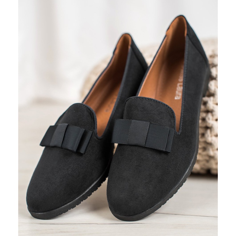 Miss Laura Señores con un arco negro 2