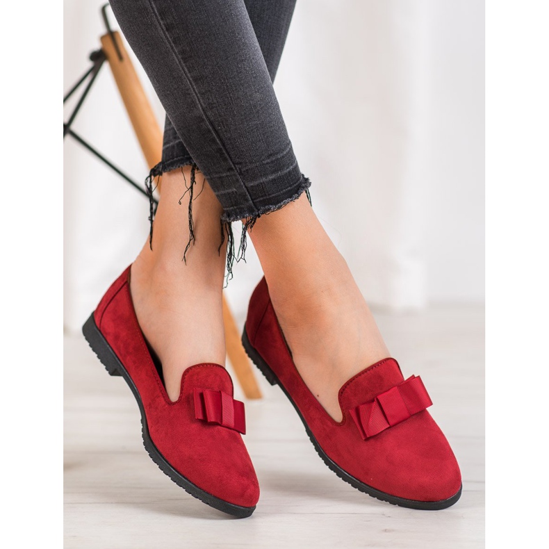 Miss Laura Señores con un arco rojo 1