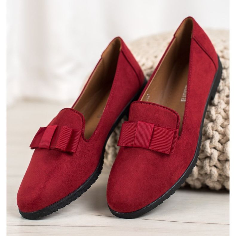 Miss Laura Señores con un arco rojo 2