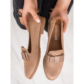 Miss Laura Señores con un arco marrón 1 Miss Laura Señores con un arco marrón 1