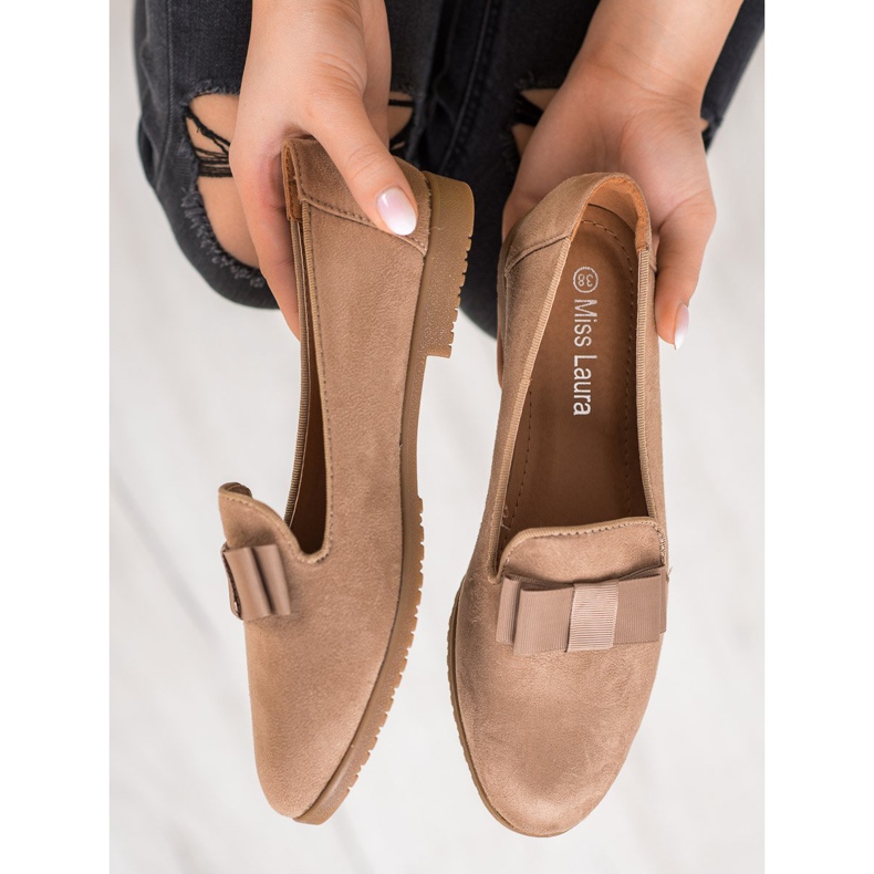 Miss Laura Señores con un arco marrón 1 Miss Laura Señores con un arco marrón 1