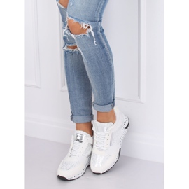 Deportivas blancas en cuña C131 Blanco 1