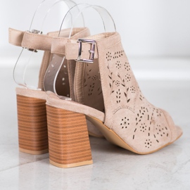 Mannika Sandalias empotradas caladas marrón 1