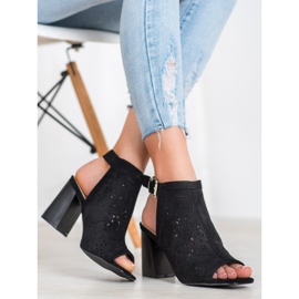 Mannika Sandalias empotradas caladas negro 1