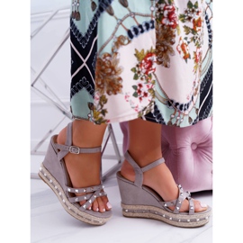 SEA Sandalias grises para mujer con tachuelas de cuña Amare 3