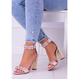 Sandalias de champán opalescente Lu Boo con diamantes de imitación de Lambada rosado amarillo 1