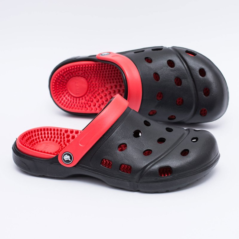 Flameshoes Pantuflas de jardín para hombre Kroks Eva Black negro rojo 1
