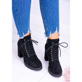 Botas de ante negro Lu Boo en un poste con diamantes de imitación Halsey 2