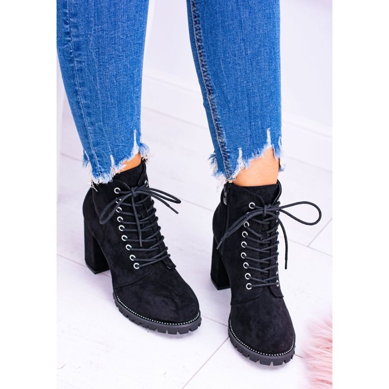Botas de ante negro Lu Boo en un poste con diamantes de imitación Halsey 2