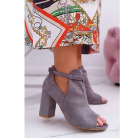 Vinceza Botines grises Sandalias en una barra Dedos abiertos Grises 1 Vinceza Botines grises Sandalias en una barra Dedos abiertos Grises 1