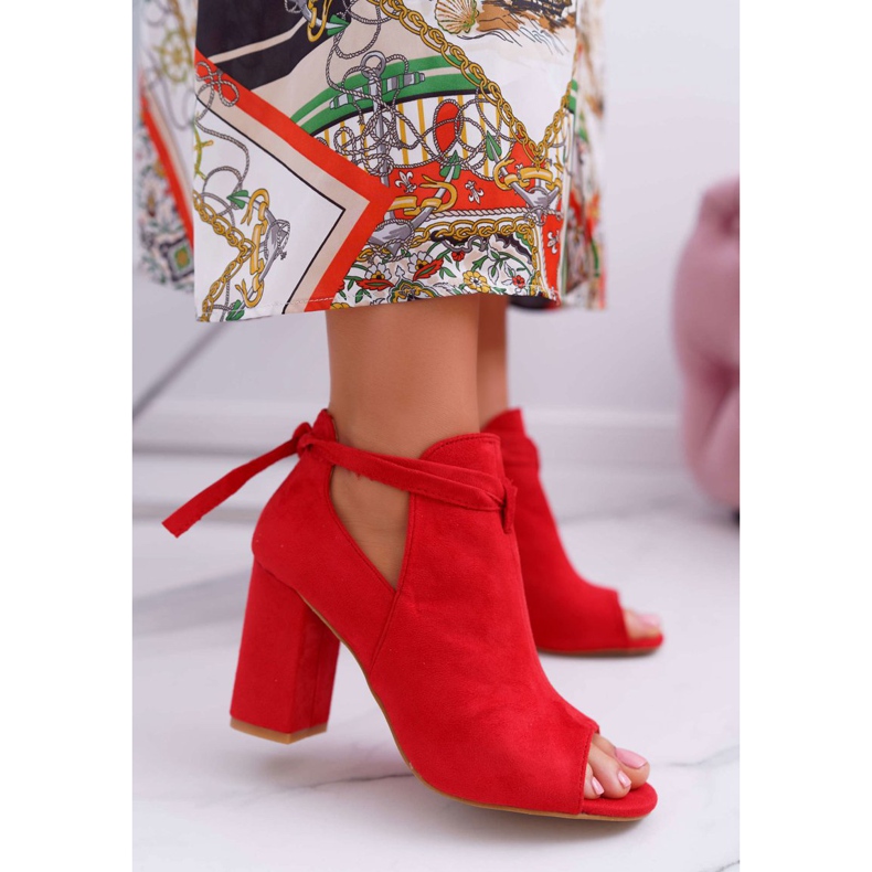 Vinceza Sandalias de botines rojos en una barra de dedos abiertos grises 1