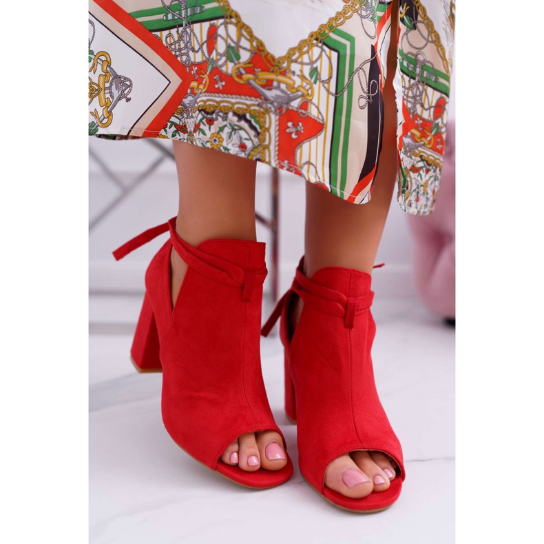 Vinceza Sandalias de botines rojos en una barra de dedos abiertos grises 2