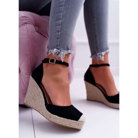 BUGO Sandalias de mujer en una cuña de lino negro Tammaris 1