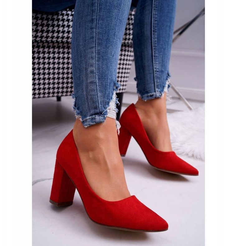 Bombas para mujeres en el pilar de gamuza rojo 1