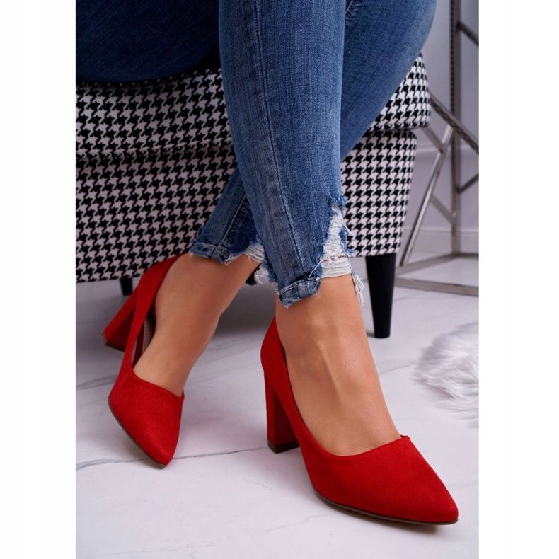 Bombas para mujeres en el pilar de gamuza rojo 2