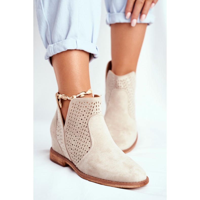 Botas de mujer con tacón plano, ante, calado, tonos capuchino marrón 2 Botas de mujer con tacón plano, ante, calado, tonos capuchino marrón 2