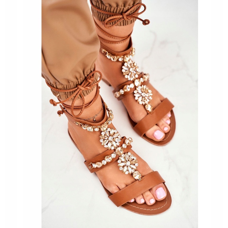 Sandalias de gladiador para mujer con cristales camel Hype marrón 1