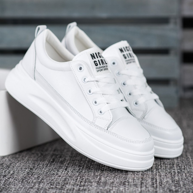 SHELOVET Zapatillas en la plataforma Nice Girl blanco 1