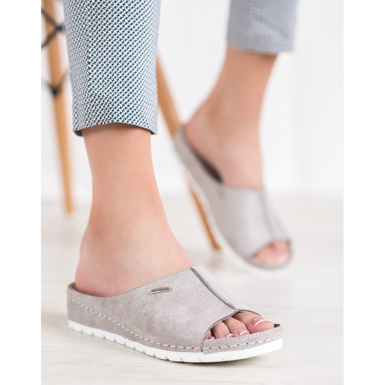 Cómodas zapatillas VINCEZA con purpurina gris 1