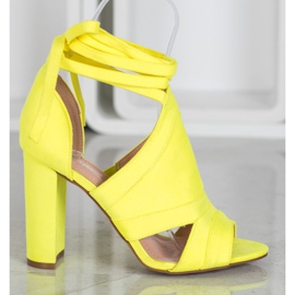 Seastar Sandalias atadas en un poste amarillo 5