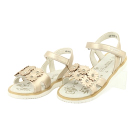 Sandalias doradas con flores y lentejuelas American Club XD10/20 dorado 2