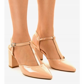 Bombas beige en el pilar D85-17 1 Bombas beige en el pilar D85-17 1