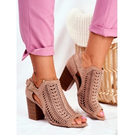 Bellucci Botas de mujer con un recorte Spring Beyond Us beige 1