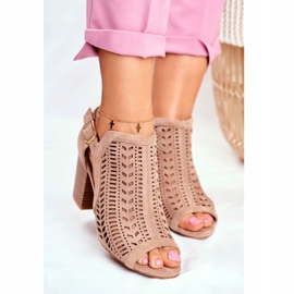 Bellucci Botas de mujer con un recorte Spring Beyond Us beige 2