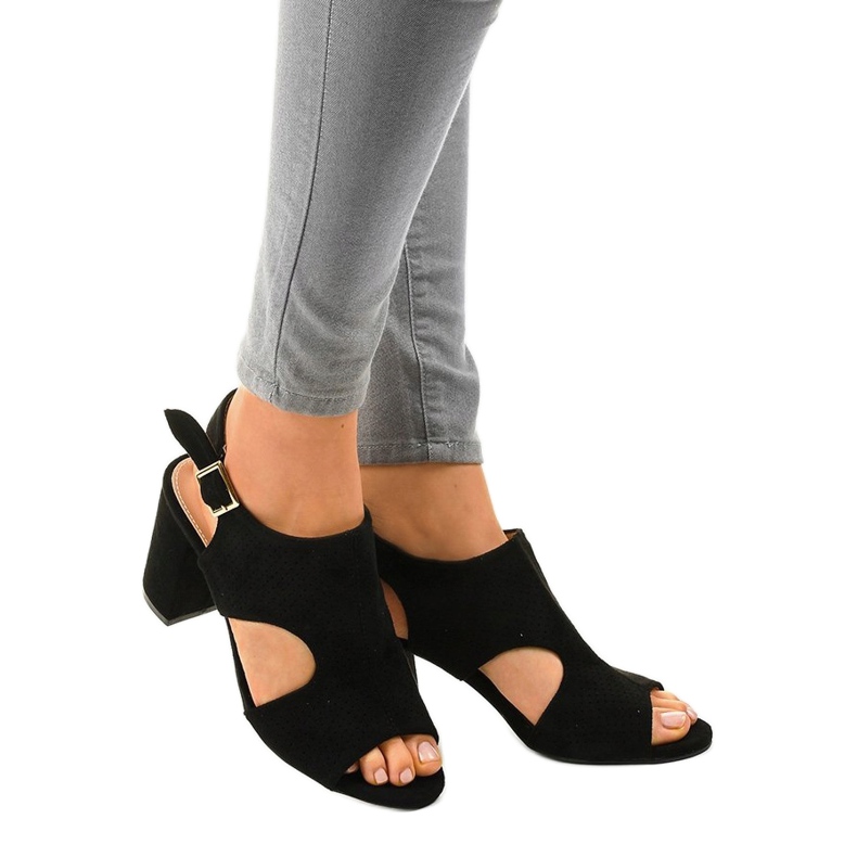 Sandalia calada negra con corte 99-33A negro 1