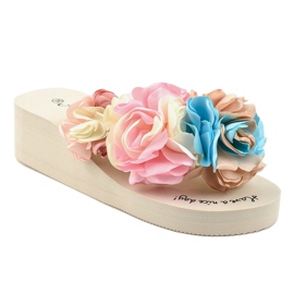 Tacones de cuña beige con flores N-31 multicolor 2 Tacones de cuña beige con flores N-31 multicolor 2