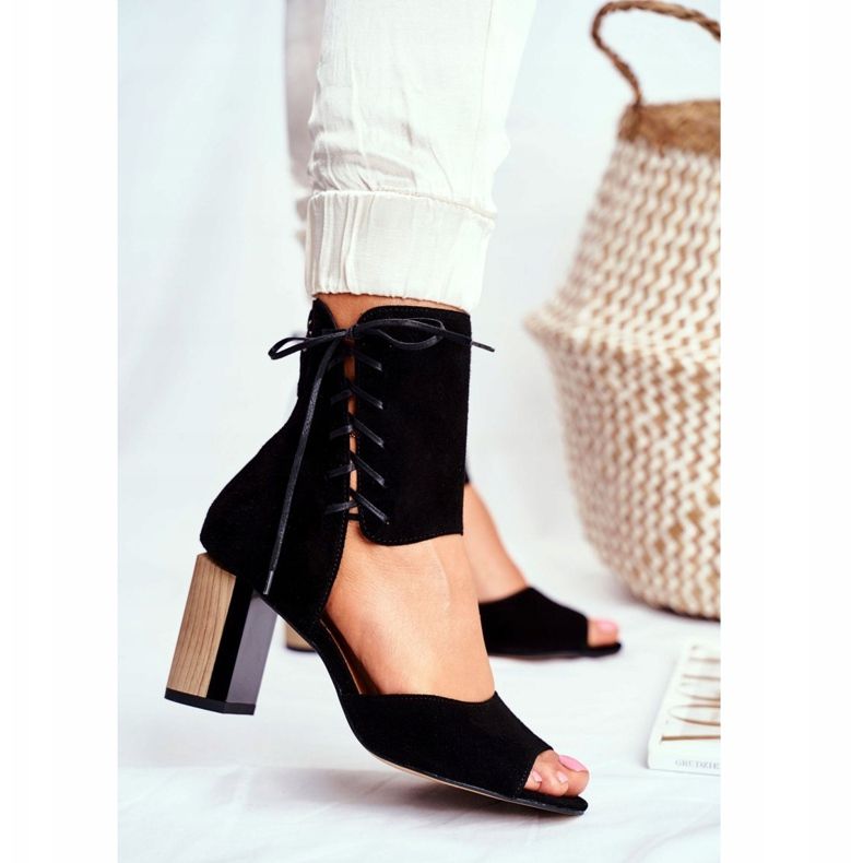 Sandalias de mujer en tacón alto Maciejka Black Suede 04122-01 negro 1 Sandalias de mujer en tacón alto Maciejka Black Suede 04122-01 negro 1