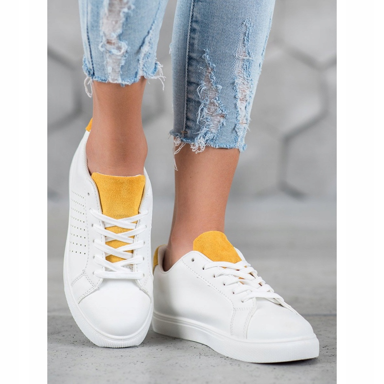 SHELOVET Zapatos blancos con aplicaciones de ante 2