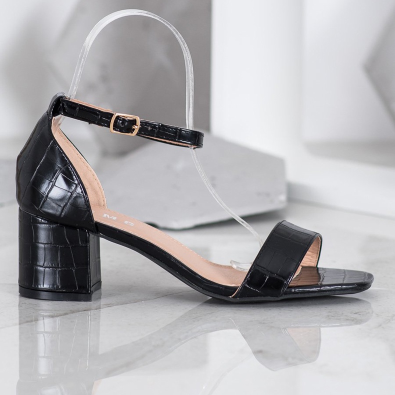 SHELOVET Sandalias casuales en un bar negro 2