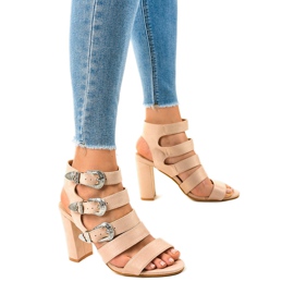 Sandalias beige en poste con hebillas 8022 1 Sandalias beige en poste con hebillas 8022 1