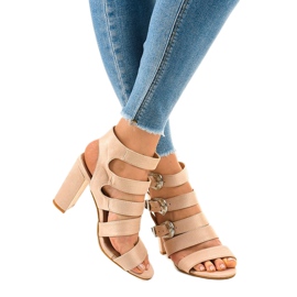 Sandalias beige en poste con hebillas 8022 2