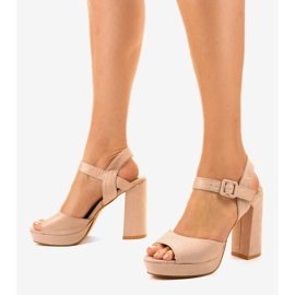 Sandalias beige sobre ante de poste 77-102 2