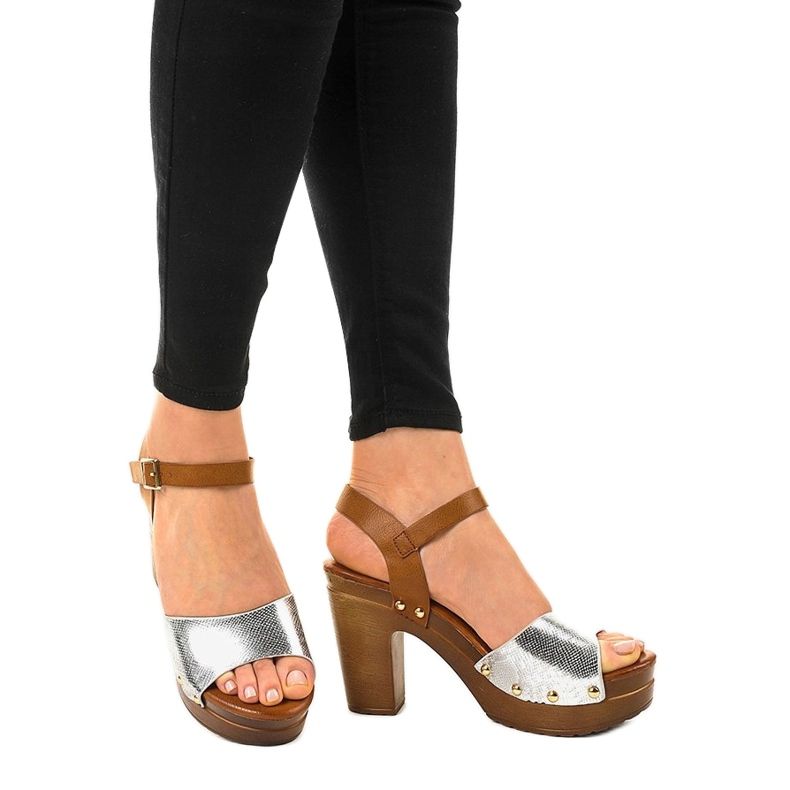 Sandalias plateadas de tacón 150-615 marrón gris 1