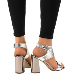 Sandalias plateadas con estilo en el poste 0354-20 gris 3